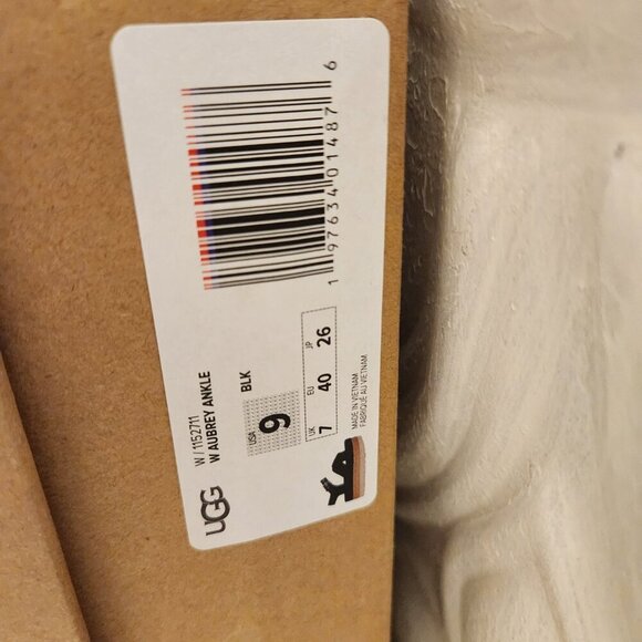 UGG Aubrey Ankle Strap Platform Sandal, Size 9. NIB. - Picture 3 of 10